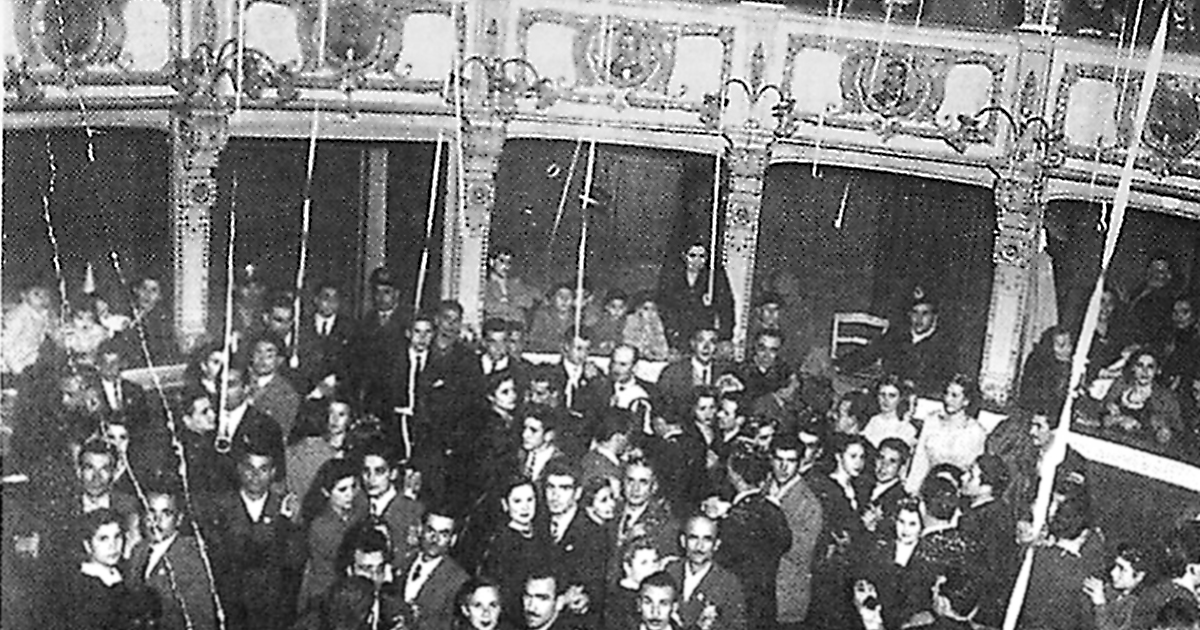 Balli di Carnevale nei bassi del centro storico e i veglioni nel teatro